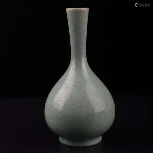 A Chinese Ru Kiln Celadon Glazed Porcelain Bottle Vase