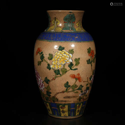 A Chinese Ge Kiln Floral Porcelain Vase