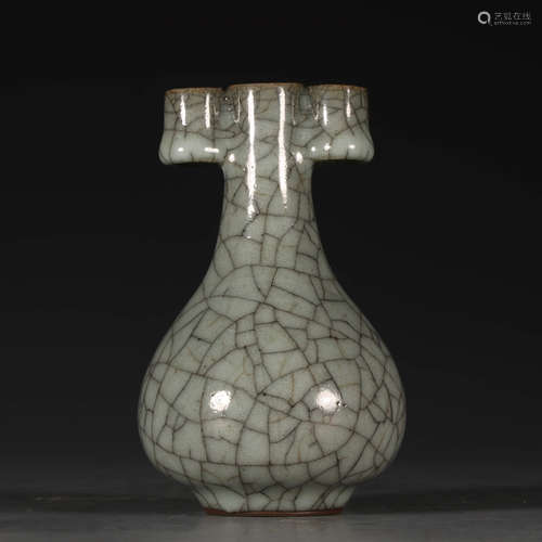 A Chinese Official Kiln Porcelain Vase With Double Ears