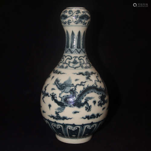 A Chinese Blue and White Porcelain Garlic-head-shaped Vase