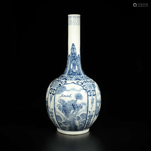 A Chinese Blue and White Porcelain Bottle Vase