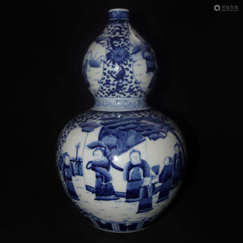 A Chinese Blue and White Porcelain Gourd-shaped Vase