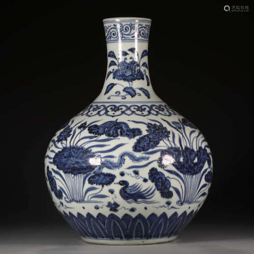 A Chinese Blue and White Madarin Duck Porcelain Tianqiuping