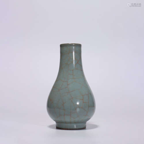 A Chinese Ge Kiln Porcelain Vase