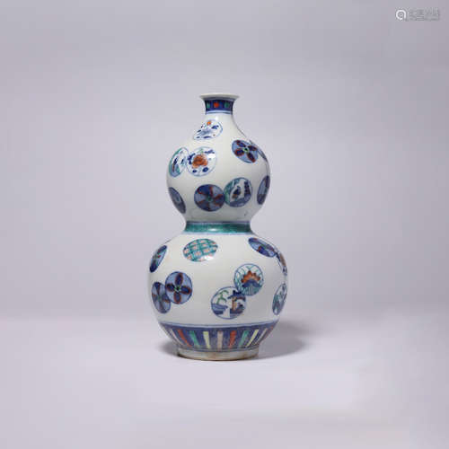 A Chinese Famille Rose Floral Porcelain Gourd-shaped Vase