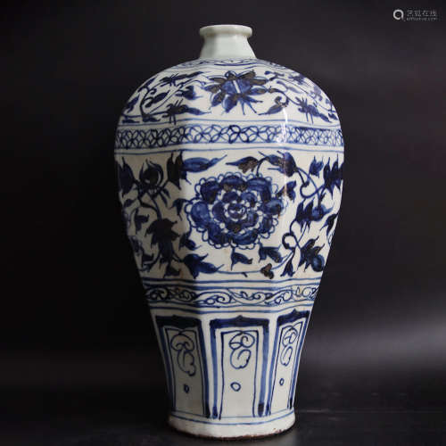 A Chinese Blue and White Floral Porcelain Plum Vase