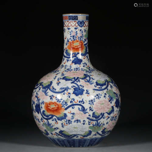 A Chinese Blue and White Famille Rose Floral Porcelain Tianqiuping