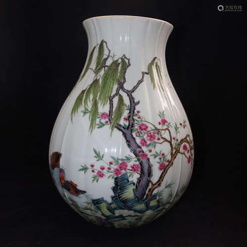 A Chinese Famille Rose Porcelain Vase