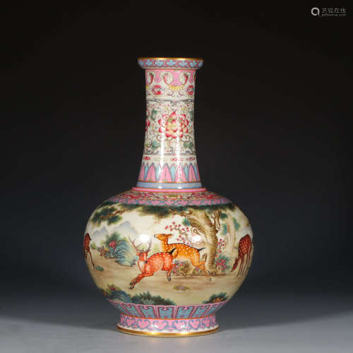 A Chinese Famille Rose Gilt Interlocking Lotus Porcelain Vase