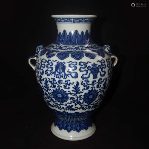 A Chinese Blue and White Porcelain Vase