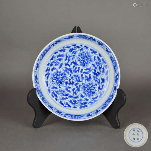 A Chinese Blue and White Interlocking Lotus Porcelain Plate