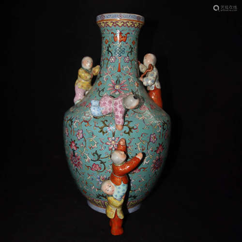 A Chinese Enamel Porcelain Vase