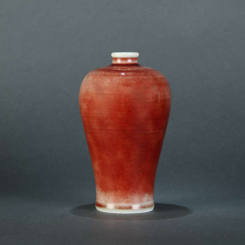 十八世纪 郎红釉梅瓶