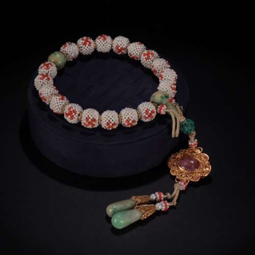 A Chinese East Pearl Bracelet