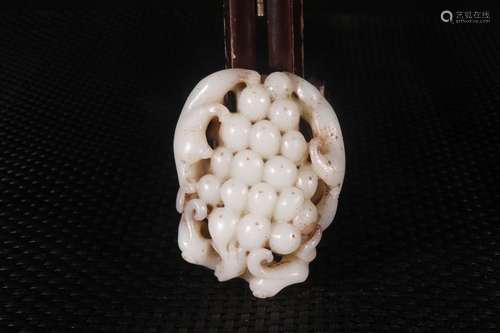 A Chinese Hetian Jade Grape Carved Pendant