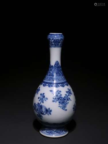 A Chinese Porcelain Bw Garlic Vase