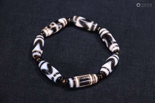 A Tibetan Dzi Bracelet