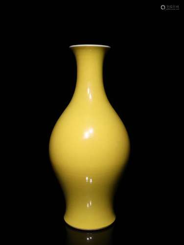 A Chinese Porcelain Yellow Glazed Vase