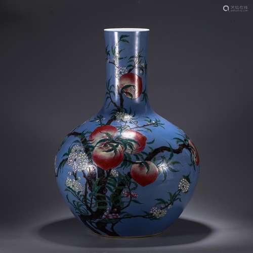 A Chinese Porcelain Wucai Vase