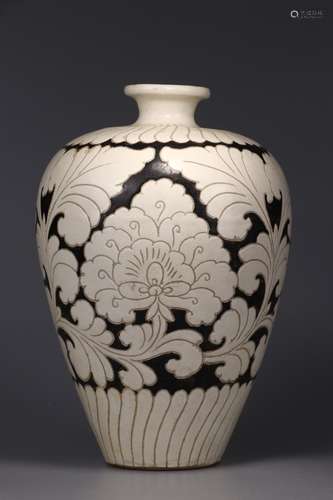 A Chinese Porcelain Cizhou Kiln Floral Pattern Meiping Vase