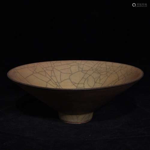 A Chinese Porcelain Ge Kiln Bowl