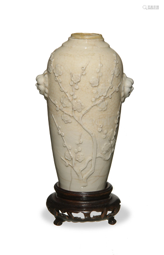 Chinese Zhangzhou White Glazed Vase, 17th Century