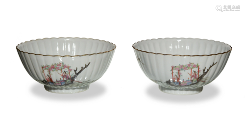 Pair of Chinese Famille Rose Bowls, Early-19th Century