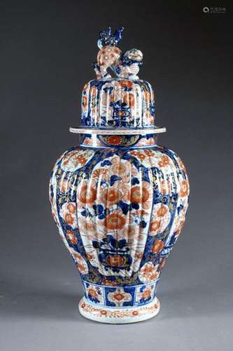 Grand Vase Couvert Imari.