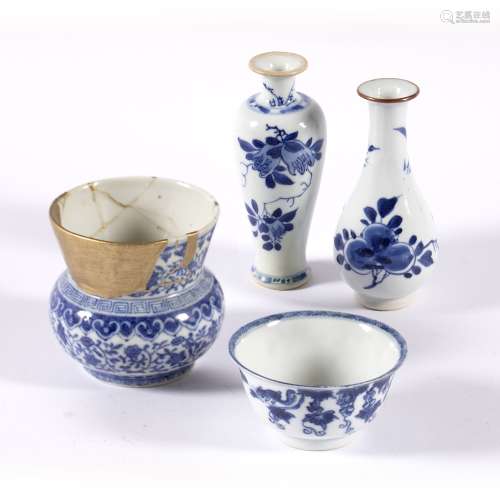 Group of four blue and white pieces Chinese, 18th/19th Century including a tea bowl 8.5cm, two small