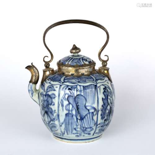 Blue and white teapot and cover Chinese, Wanli Period (1572-1620) decorated to body depicting