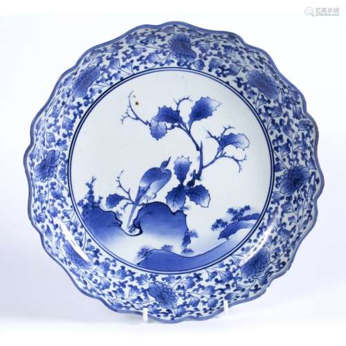 Blue and white Kakiemon style plate Japanese, circa 1700 decorated to the central roundel with a