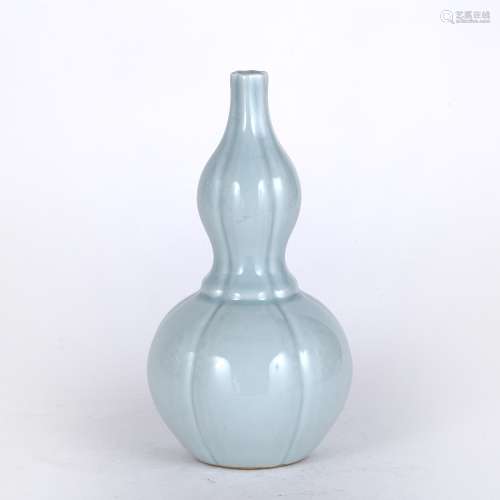 Celadon double gourd vase Chinese of fluted form , with underglaze blue Qianlong seal mark, 24cm