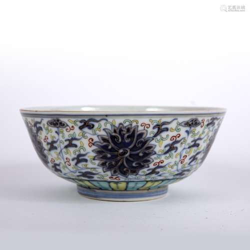 Wucai decorated bowl Chinese, Guangxu mark and period (1875-1908) decorated with Indian lotus leaf