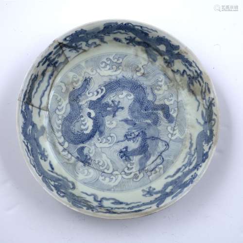 Blue and white porcelain large bowl Chinese, 18th/19th Century painted with dragons and stylised