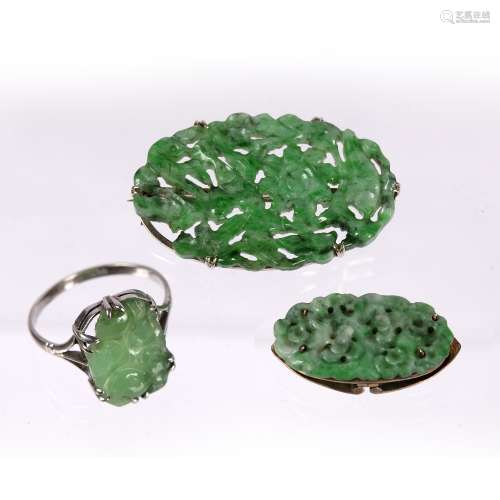 Jade reticulated brooch Chinese, 1920-1930 apple green and oval form, a spring-loaded dress clip