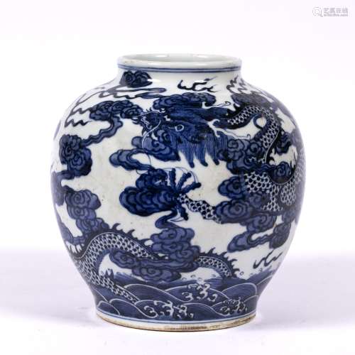 Blue and white jar Chinese, 18th/19th Century decorated in underglaze blue depicting dragons in