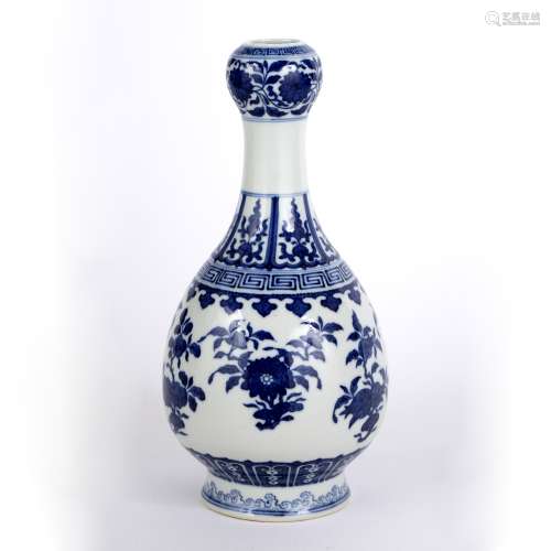 Blue and white vase Chinese, circa 1900 in the Ming style, with flowers painted to the body and a