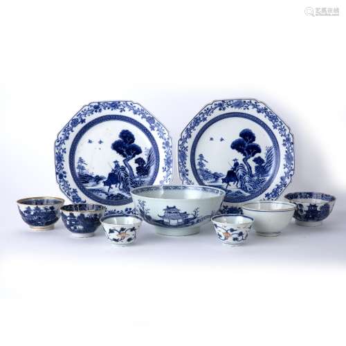 Pair of blue and white porcelain plates Chinese, early 19th Century each painted in the 'buffalo'