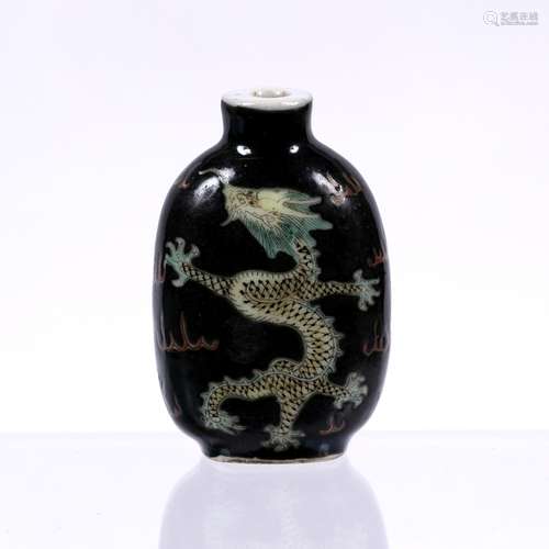 Famille noire porcelain snuff bottle Chinese, 19th Century Daoguang with green scaly dragons to both