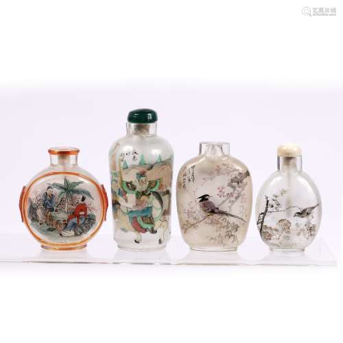 Four inside painted snuff bottles Chinese, 20th Century the largest decorated depicting a fight on