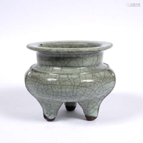 Crackleware celadon censer Chinese, 18th/19th Century with a raised rivet around the body, supported