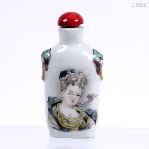 Porcelain snuff bottle Chinese made Russian/European market, 18th/19th Century painted woman's