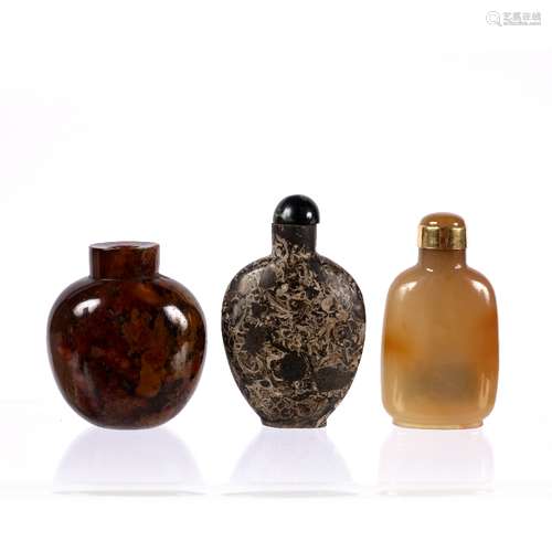 Agate snuff bottle Chinese, 19th Century of graded light brown stone and agate stopper with old