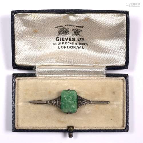 Art Deco tie pin Chinese, circa 1930 with pale apple green carved plaque and original leather box