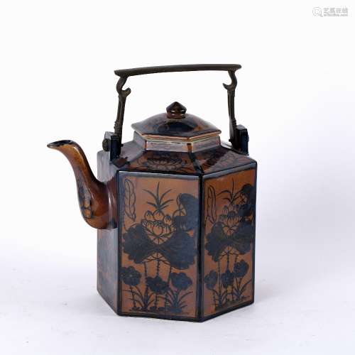 Large hexagonal teapot Chinese, 20th Century painted with monochrome foliage to each side panel