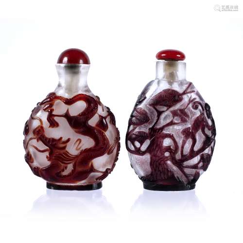 Ruby red overlay snuff bottle Chinese 19th Century dragon and phoenix with red stopper, 7.5cm high
