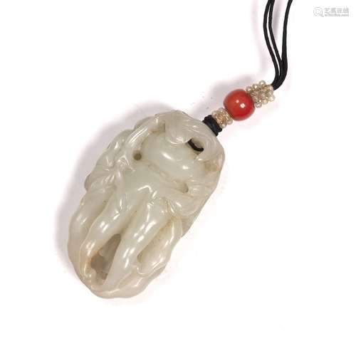 Jade pendant Chinese, 19th Century in the form of finger citron, Foshau, 5.5cm long