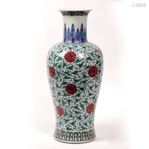 Polychrome vase Chinese, 18th/19th Century with stylised lotus interspersed with green trailing