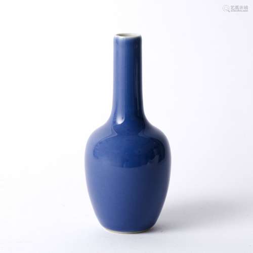 Monochrome blue small vase Chinese, 19th/20th Century with Yongzheng six character mark, 14cm high