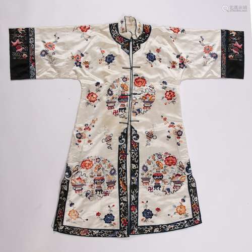 Ivory silk ladies coat Chinese, early 20th Century with black ground sleeve panels embroidered